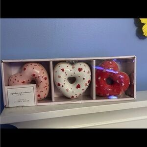Cupcakes and Cashmere HEART Shaped DONUTS Ceramic SET of 3 Valentine's Day NEW